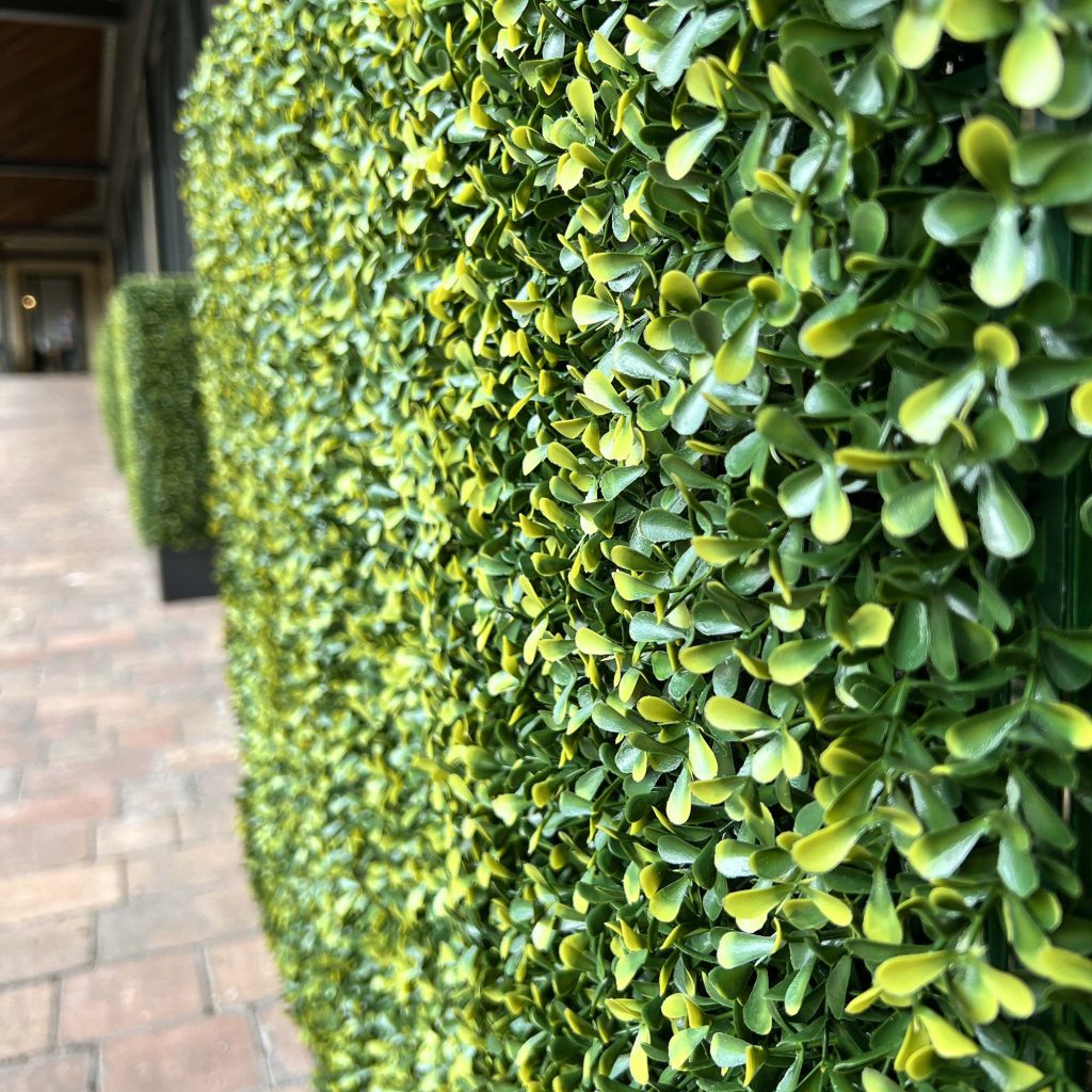 build an artificial hedge from the topiary hedges tiles