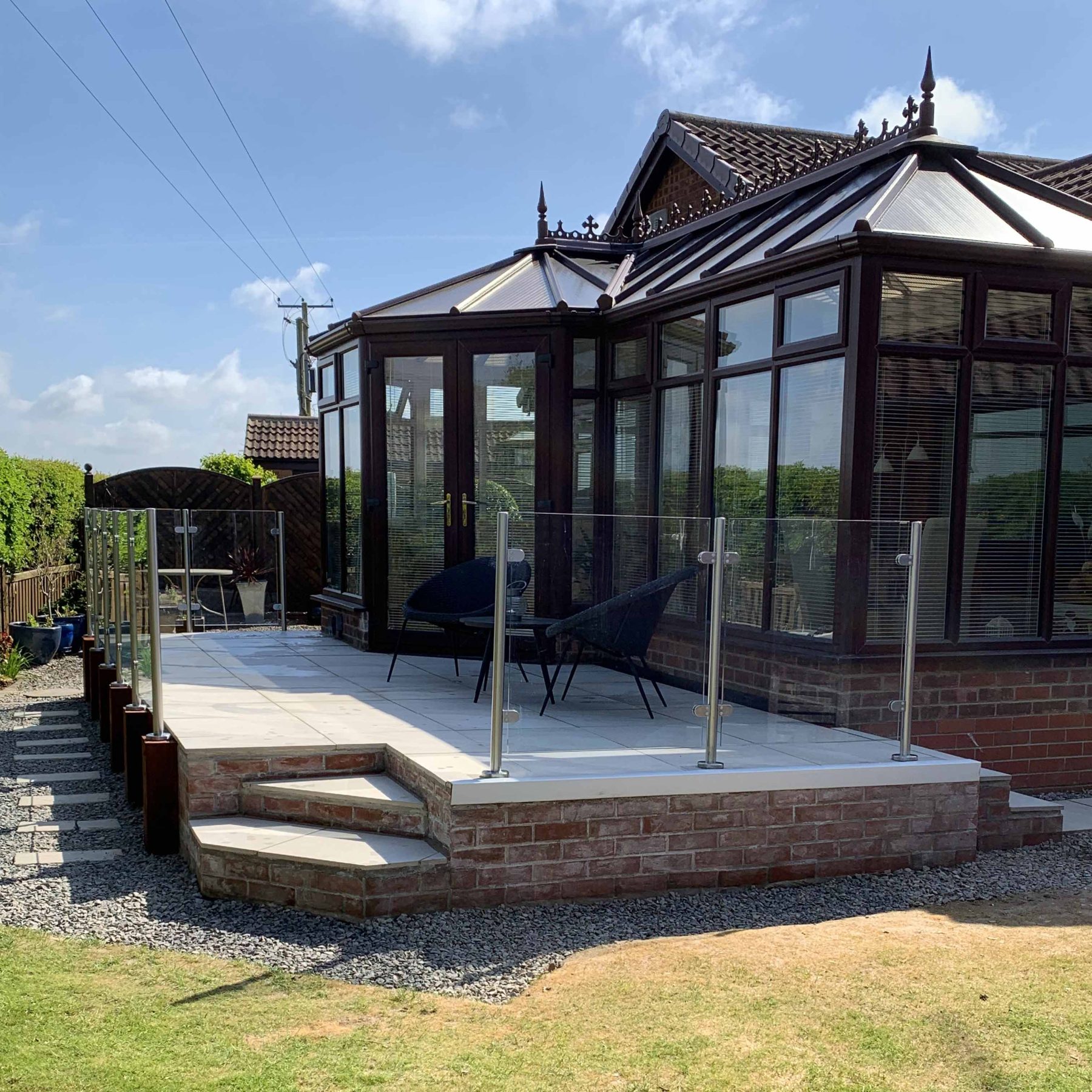 semi-framless glass balustrade on a patio