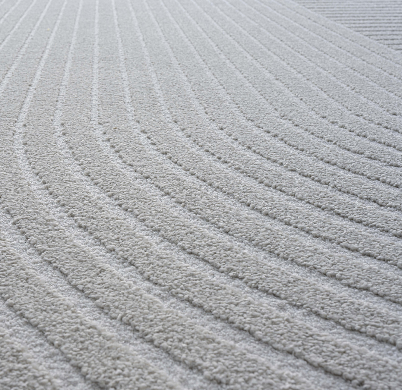 close up of Geo curve striped line indoor rug in Cotton White